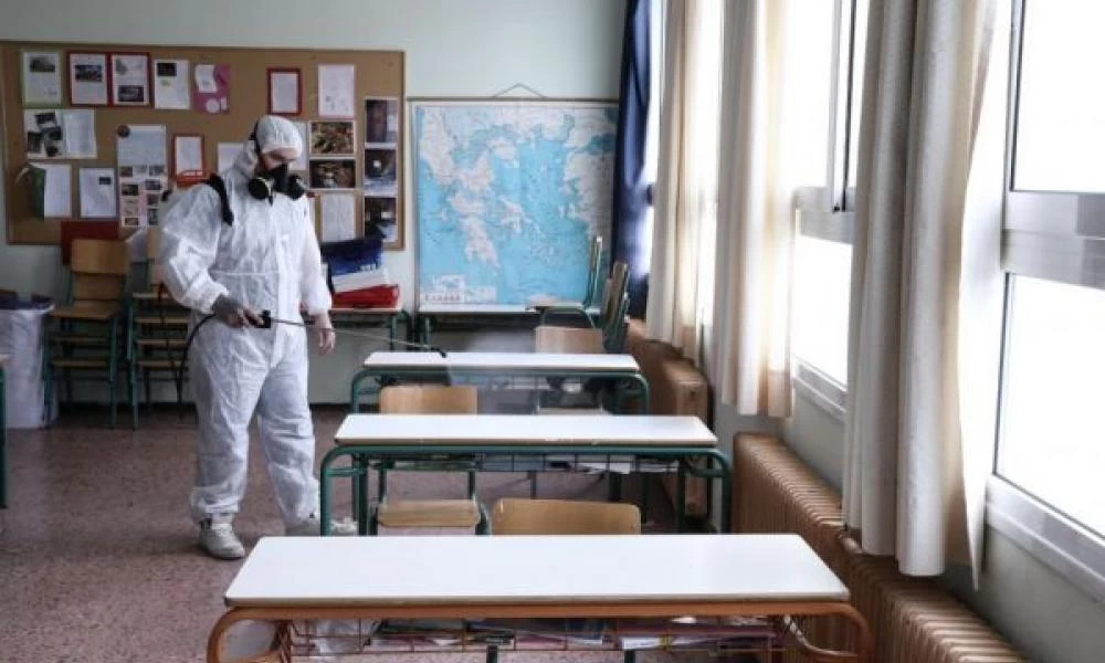 Κορονοϊός: Πενταπλάσια τα νέα κρούσματα - Τι θα γίνει με τα σχολεία